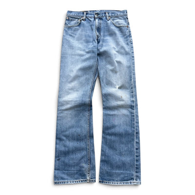 Levi's 507 Bootcut Vintage Jeans in Hellblau, W30 L34, mit hohem Bund und leichter Vintage-Optik, auf einem weißen Hintergrund.