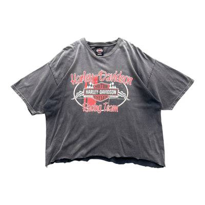 Vintage Harley-Davidson Racing Team Crop T-Shirt in ausgewaschenem Schwarz, XL, mit Rennfahrer-Print auf Front, kurzärmelig.