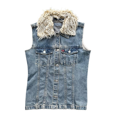 Vintage Blinddate Y2K Jeansweste mit Kunstfellkragen für Damen, detailreiche Nahaufnahme der stilvollen Weste mit Knöpfen