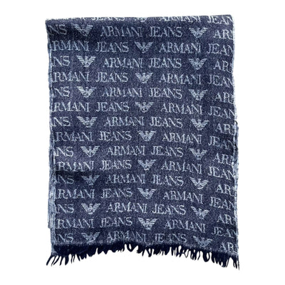 Armani Jeans Monogram All-Over Logo Schal aus weichem Stoff mit Markenmuster und Monogram-Design, ideal für stilvolle Wintermode.