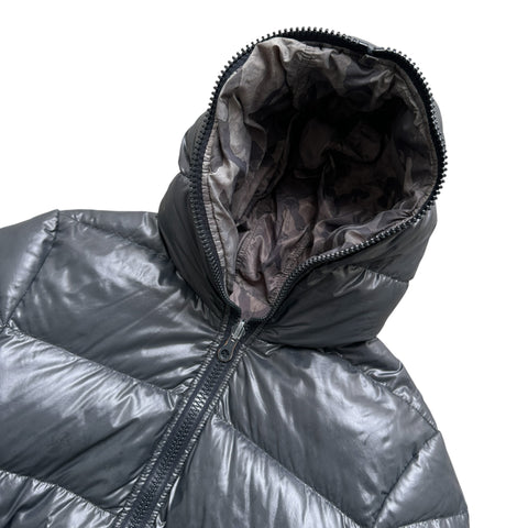 Reversible Daunenjacke von DUVETICA in Schwarz und Camouflage, gemustert, mit Kapuze, für Damen, Größe M.