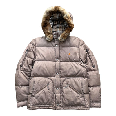 Burberry Black Label Vintage Nova Check Daunenjacke mit Fellkapuze in Schwarz, Größe M, detailreiche Nahaufnahme der Jacke