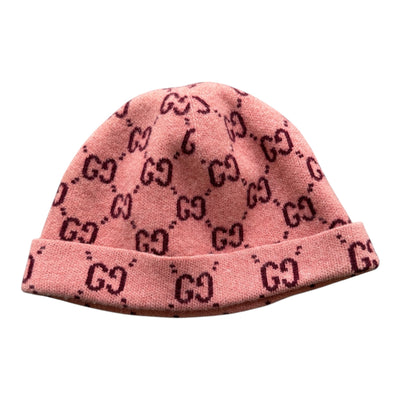 Gucci GG Monogram Wollmütze in Pink, stilvolle Beanie mit Markenmuster, weiches Material und modisches Design.