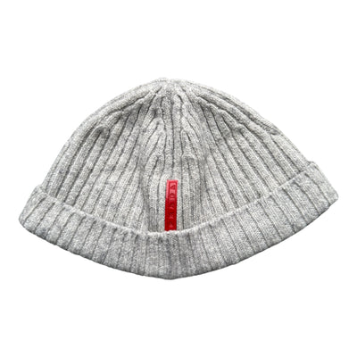 Prada Sport Vintage Wollmütze mit Rippstrick, bequemer und stilvoller Winter-Beanie für Damen und Herren.