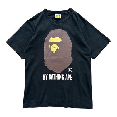 Graues BAPE T-Shirt mit großem Affenkopf-Print, kurze Ärmel, runder Halsausschnitt, für Herren, Größe M.
