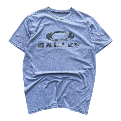 Vintage Oakley Camo Logo T-Shirt, Herrengröße L, mit Camouflage-Muster und Oakley-Logo auf der Brust, aus weichem Baumwollstoff.