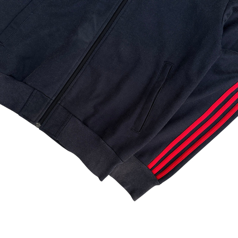 Adidas Originals Track Jacket „Barcelona“ – Schwarz mit roten 3 - Streifen & Retro - City - Patch - vintageconcierge