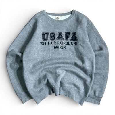 Vintage Avirex USAFA Army Sweatshirt mit US-Armee-Logo und traditionellem Design, warmer Pullover für Fans der militärischen Mode.