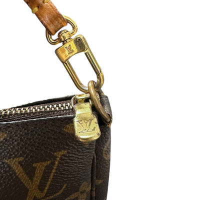 Louis Vuitton Pochette Accessoires - vintageconcierge