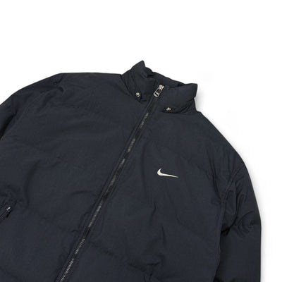 Nike Vintage 90s Rare Down Spellout Pufferjacke Schwarz - vintageconcierge