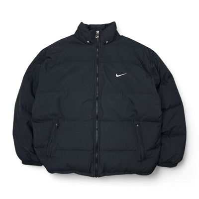 Nike Vintage 90s Rare Down Spellout Pufferjacke Schwarz - vintageconcierge