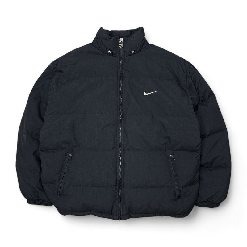 Nike Vintage 90s Rare Down Spellout Pufferjacke Schwarz - vintageconcierge