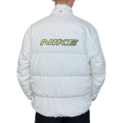 Nike Vintage 90s Rare Down Spellout Pufferjacke Weiß - vintageconcierge