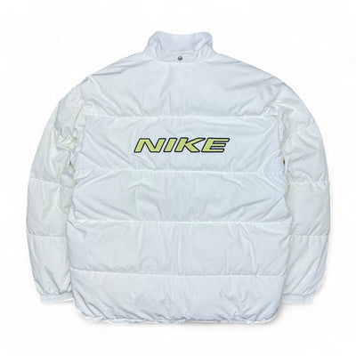 Nike Vintage 90s Rare Down Spellout Pufferjacke Weiß - vintageconcierge