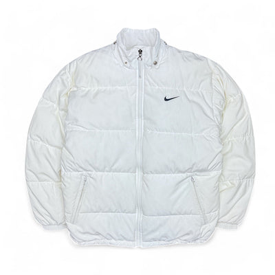 Nike Vintage 90s Rare Down Spellout Pufferjacke Weiß - vintageconcierge