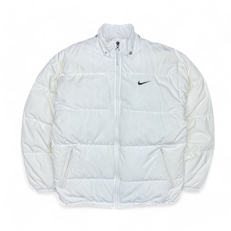 Nike Vintage 90s Rare Down Spellout Pufferjacke Weiß - vintageconcierge