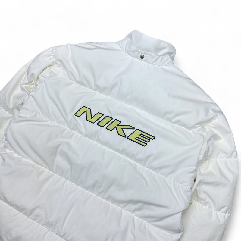 Nike Vintage 90s Rare Down Spellout Pufferjacke Weiß - vintageconcierge