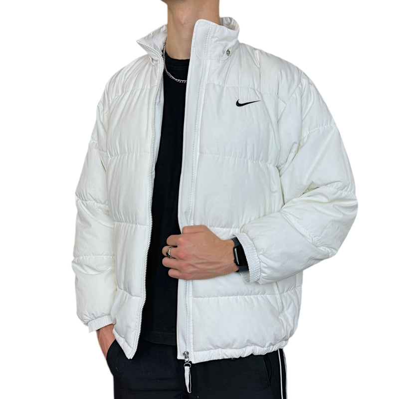 Nike Vintage 90s Rare Down Spellout Pufferjacke Weiß - vintageconcierge