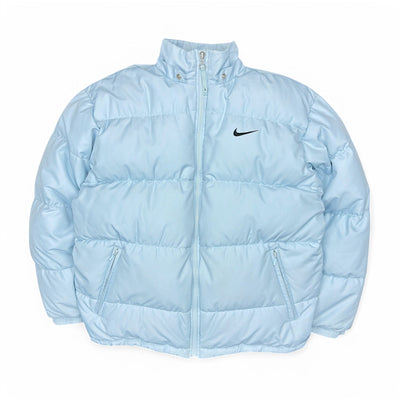 Nike Vintage 90s Rare Spellout Pufferjacke BabyBlau - vintageconcierge