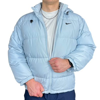 Nike Vintage 90s Rare Spellout Pufferjacke BabyBlau - vintageconcierge