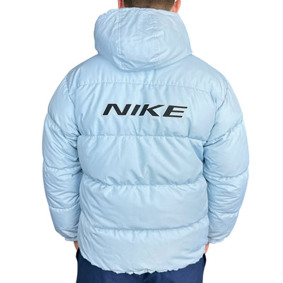 Nike Vintage 90s Rare Spellout Pufferjacke BabyBlau - vintageconcierge