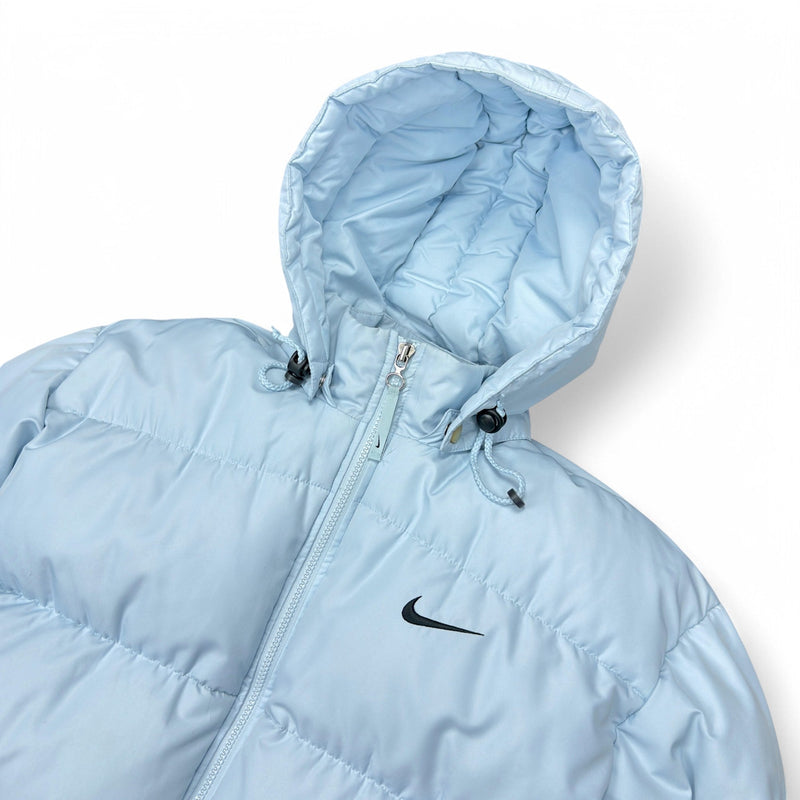 Nike Vintage 90s Rare Spellout Pufferjacke BabyBlau - vintageconcierge