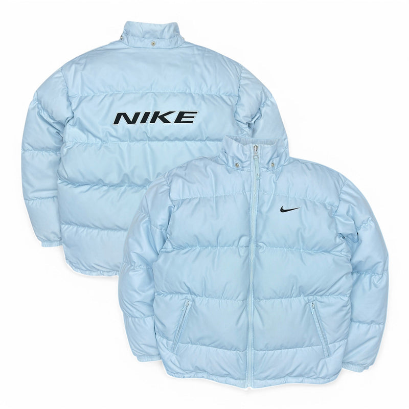 Nike Vintage 90s Rare Spellout Pufferjacke BabyBlau - vintageconcierge