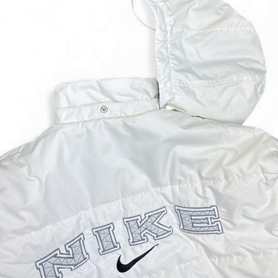 Nike Vintage 90s Rare Spellout Pufferjacke Weiß - vintageconcierge