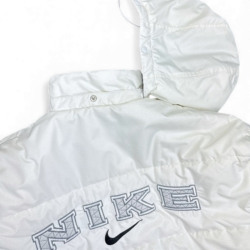 Nike Vintage 90s Rare Spellout Pufferjacke Weiß - vintageconcierge