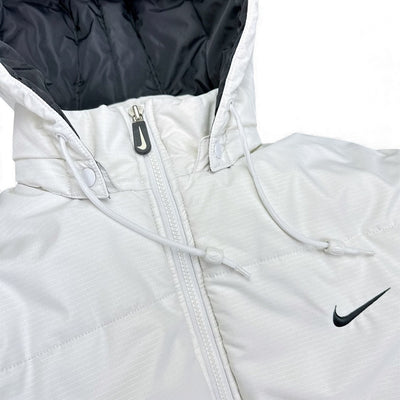 Nike Vintage 90s Rare Spellout Pufferjacke Weiß - vintageconcierge