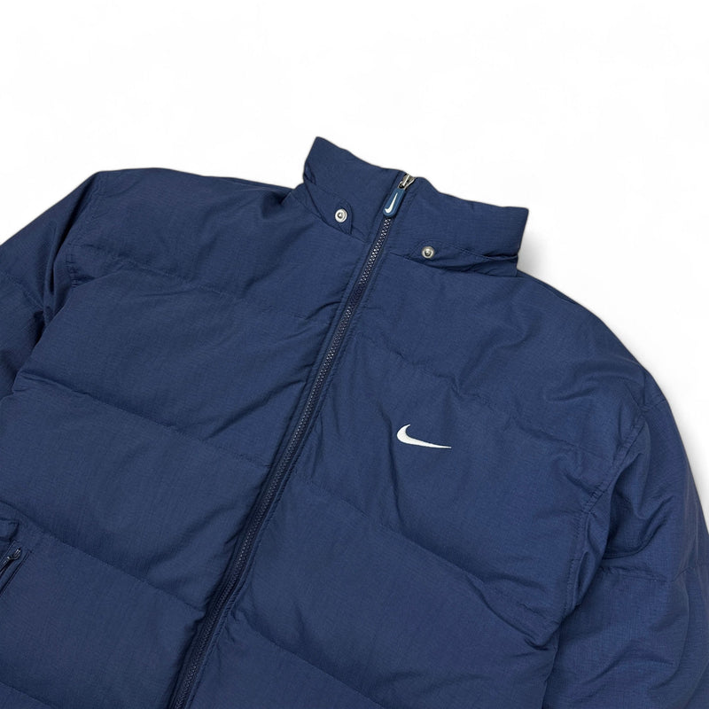 Nike Vintage 90s Spellout Down Pufferjacke - vintageconcierge