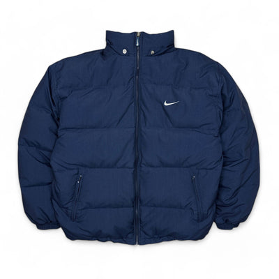 Nike Vintage 90s Spellout Down Pufferjacke - vintageconcierge
