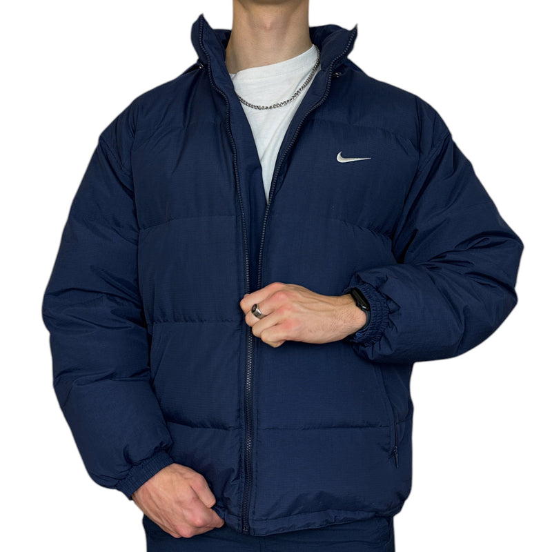 Nike Vintage 90s Spellout Down Pufferjacke - vintageconcierge