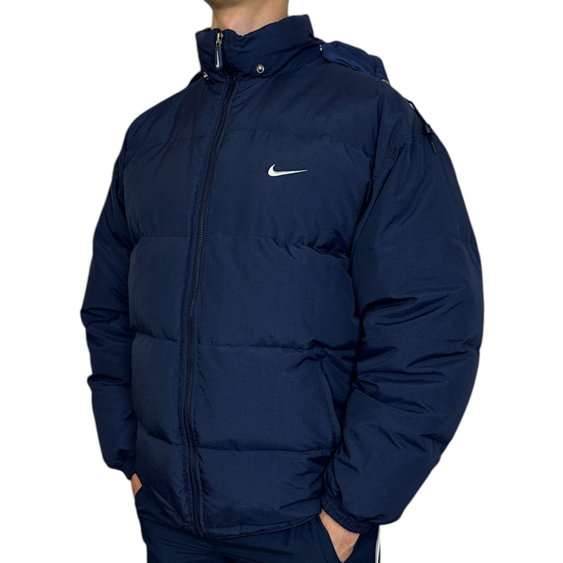 Nike Vintage 90s Spellout Down Pufferjacke - vintageconcierge