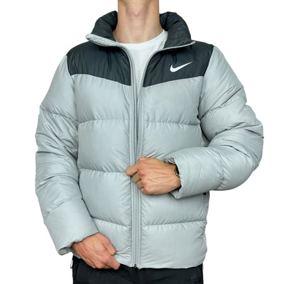 Nike Vintage Y2K Down Puffer Jacke - vintageconcierge