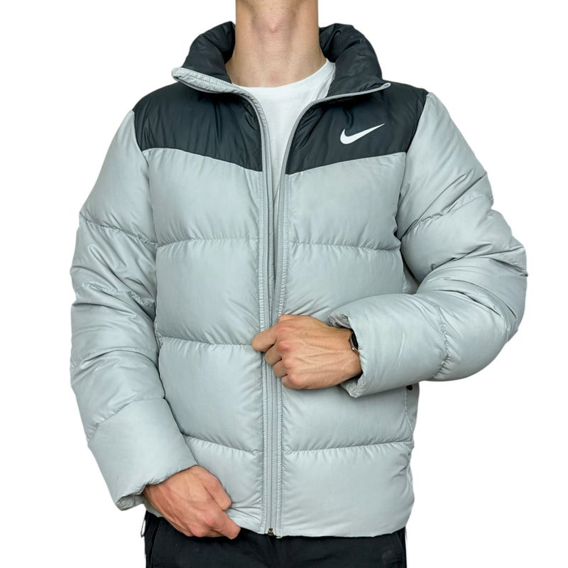 Nike Vintage Y2K Down Puffer Jacke - vintageconcierge