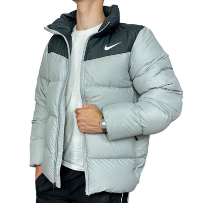 Nike Vintage Y2K Down Puffer Jacke - vintageconcierge