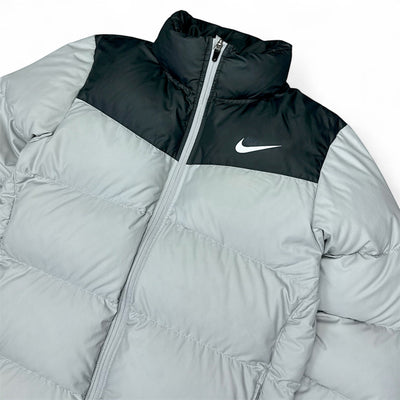 Nike Vintage Y2K Down Puffer Jacke - vintageconcierge