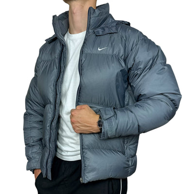 Nike Vintage Y2K Down Puffer Jacke - vintageconcierge