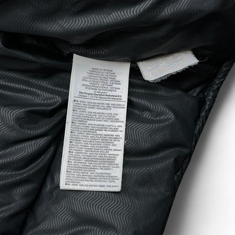 Nike Vintage Y2K Down Pufferjacke Schwarz - vintageconcierge