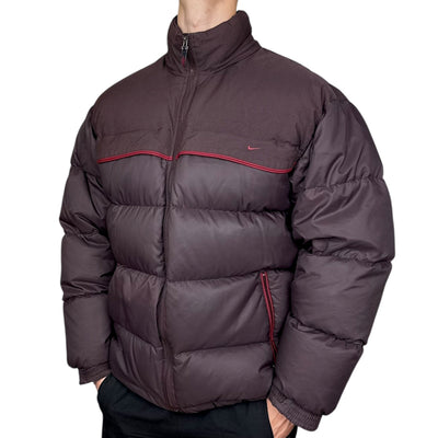 Nike Vintage Y2K Puffer Daunenjacke Rotwein - vintageconcierge