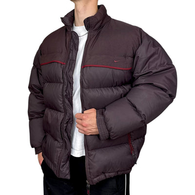 Nike Vintage Y2K Puffer Daunenjacke Rotwein - vintageconcierge