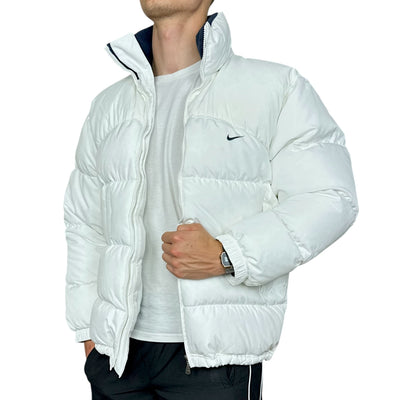 Nike Vintage Y2K Puffer Daunenjacke Weiß - vintageconcierge