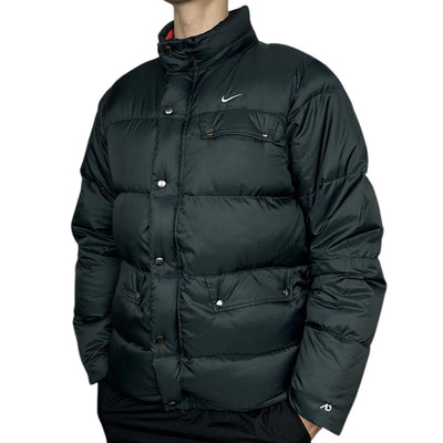 Nike Vintage Y2K Rare Down Pufferjacke Schwarz - vintageconcierge