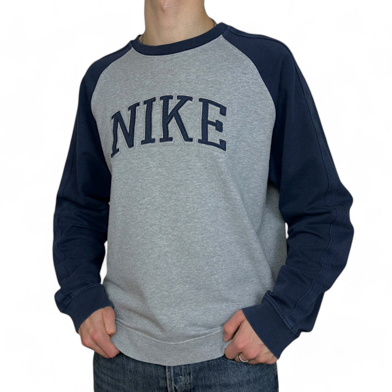 Nike Vintage Y2K Sweatshirt - vintageconcierge